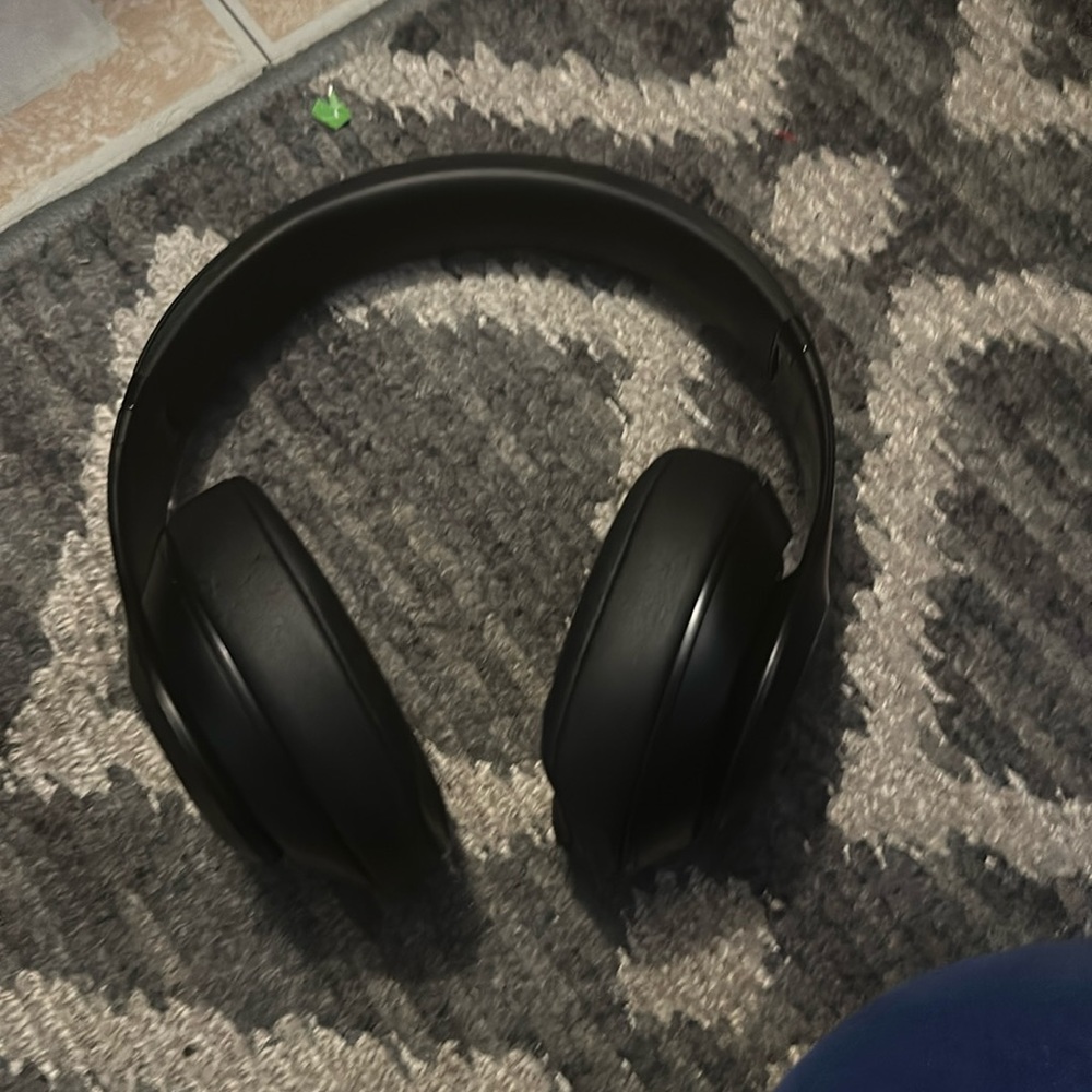 Beats Studio 3.0 noise cancelling